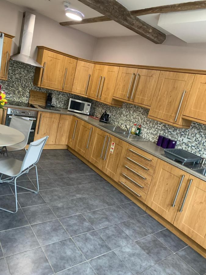 Studio Double. Own Bathroom, Shared Kitchen Беудли Экстерьер фото